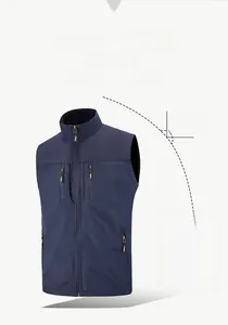 Détails de la coupe d'épaule à 135 degrés et fermetures de cette veste sans manche