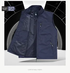 Détail du gilet d'extérieur bleu foncé avec poches zippées et doublure en maille