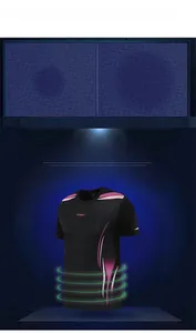 Détail du tissu technique respirant à séchage rapide sur le t-shirt sport homme