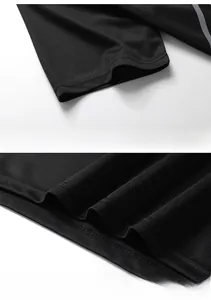 Détail du tissu en maille respirante sur un t-shirt de sport avec ourlets doublés