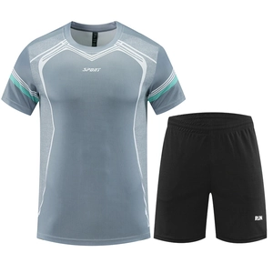 Ensemble de sport d'été pour homme avec t-shirt gris et short de course noir séchage rapide