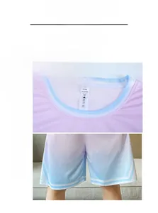 Vue détaillée de l'ensemble de sport dégradé rose et bleu en tissu 100% polyester respirant