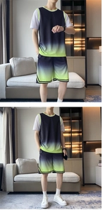 Détail du tissu respirant à séchage rapide sur l'ensemble de sport dégradé noir et vert