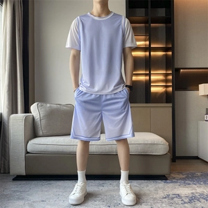 Ensemble de sport d'été en soie glacée pour homme avec t-shirt et short lilas