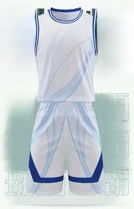 Détail de l'ensemble maillot de basket blanc avec motifs bleus et maille respirante haute qualité