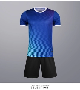 Detail of blue gradient soccer jersey set with V-neck and breathable quick-dry fabric