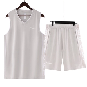 Ensemble de sport gris clair pour hommes avec gilet sans manches et short respirant