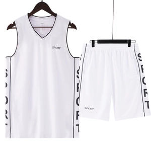 Ensemble de sport d'été pour hommes avec gilet blanc col V et short assorti