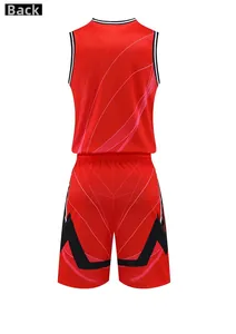 Vue arrière ensemble de basket-ball en maille rouge respirante avec détails noirs