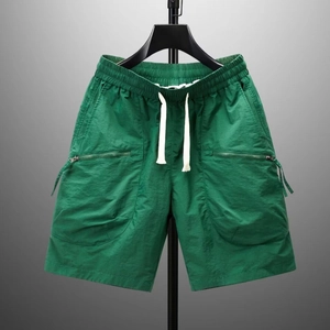 Waldgrüne schnelltrocknende Cargoshorts mit elastischem Kordelzugbund und Reißverschlusstaschen
