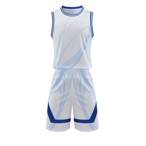 Ensemble de basket blanc avec bordure bleu marine et motifs vagues sur tissu mesh
