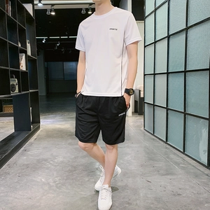 Ensemble de sport d'été pour hommes avec t-shirt blanc à séchage rapide et short noir