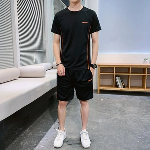 Ensemble de sport séchage rapide pour homme avec t-shirt noir et short rayé orange
