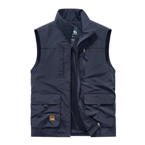 Men's casual loose outdoor vest with multi-pocket design and breathable mesh lining