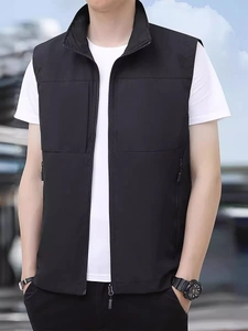 Gilet noir minimaliste à col montant pour homme avec plusieurs poches pour la photographie