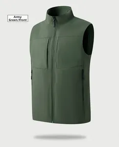 Gilet outdoor verde militare con collo alto e tasche multiple con cerniera funzionali