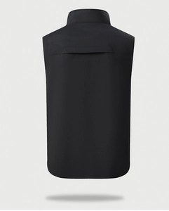 Vista posteriore del gilet outdoor nero con collo alto e dettaglio piega ventilazione