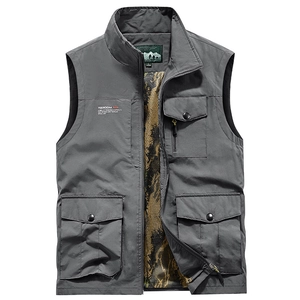 Gilet de sport d'extérieur gris foncé imperméable avec poches multiples et col montant