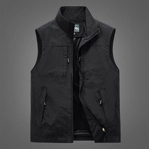 Men's outdoor multi-pocket fishing vest with lightweight quick-dry breathable fabric