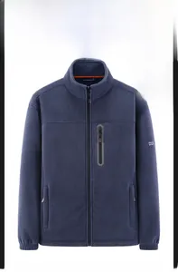 Détails de la veste polaire bleu marine avec col montant et poche zippée pour la chaleur