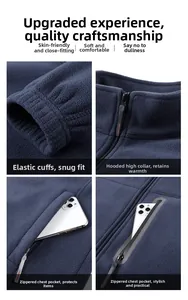 Détails des poignets élastiques et des poches zippées sur la veste polaire bleue