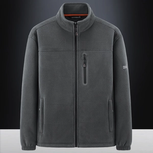 Veste polaire homme gris foncé avec col montant et poches zippées pour la randonnée