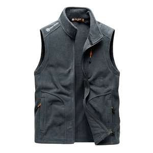 Gilet polaire homme gris foncé avec détails de fermeture éclair orange et col montant