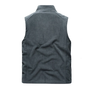 Gilet en polaire gris foncé pour homme avec col montant et texture épaisse, vue de dos