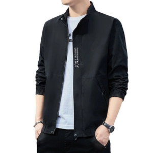 Schwarze Herrenjacke mit Stehkragen und 'BORNIVE MOT' Aufdruck, lässige Windjacke