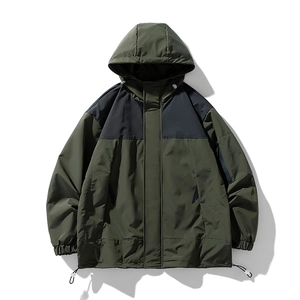 Veste outdoor imperméable à capuche en vert armée et noir pour la randonnée sportive