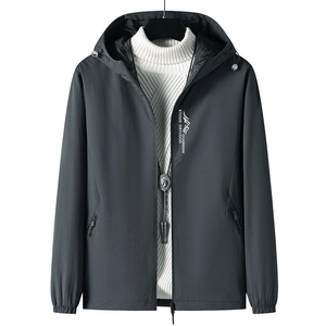 Veste coupe-vent gris anthracite à capuche pour homme avec motif de montagne outdoor