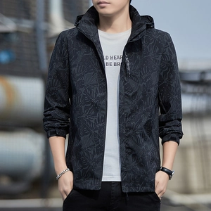 Veste à capuche homme avec motif feuilles tropicales noires et fonction coupe-vent