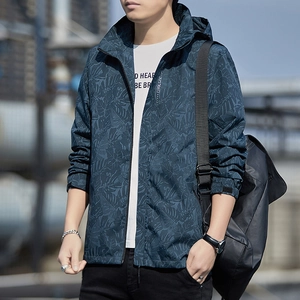 Veste coupe-vent pour homme avec imprimé feuilles tropicales bleues et capuche