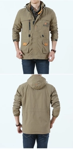 Vorder- und Rückansicht einer khakifarbenen Outdoor-Cargo-Jacke mit Kapuze und Taschen