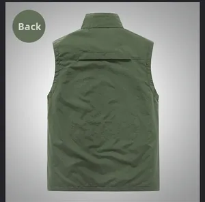 Vue arrière du gilet de pêche vert armée avec col montant et dos respirant