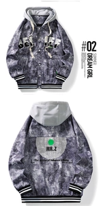Dettagli fronte e retro della giacca con cappuccio tie-dye viola con stampa in vinile