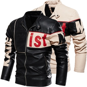 Giacca da moto da uomo in pelle sintetica con design a contrasto e scritte beige e nere
