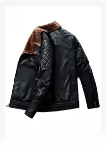 Détail d'une veste homme en cuir PU noir avec col en fausse fourrure brune et matelassage