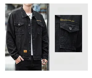 Dettaglio giacca di jeans nero lavato con ricami gialli ed etichetta arancione applicata