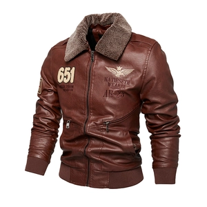 Blouson aviateur marron en similicuir avec col polaire et imprimé emblème 651
