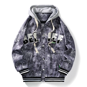 Giacca con cappuccio viola tie-dye stile streetwear con patch BELIEF e bordi a costine