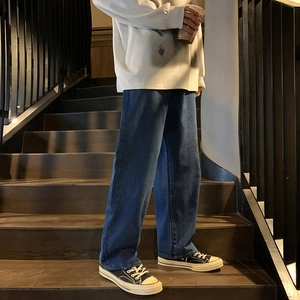 Jean denim rétro délavé pour homme avec coupe large et droite en bleu foncé