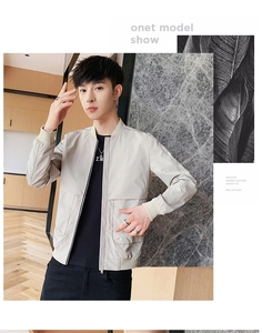 Détail de veste décontractée beige pour homme avec poignets côtelés et col baseball