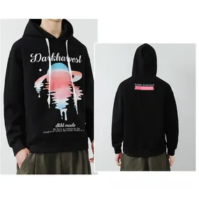 Détail du graphique de planète et lettrage vintage sur un sweat à capuche noir