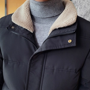 Men's winter thick padded jacket with white fleece collar and black windproof fabric