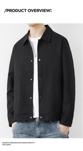 Detailansicht der schwarzen Herrenjacke mit silbernen Metallknöpfen und Reverskragen