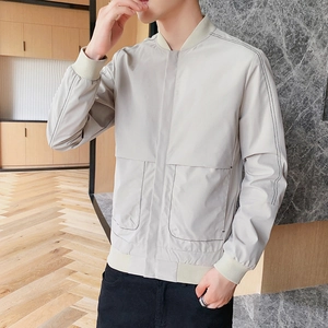 Veste coupe-vent gris clair pour hommes avec col baseball, bords-côtes et grandes poches