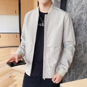 Veste décontractée grise claire pour hommes avec col baseball et surpiqûres décoratives