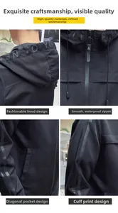 Dettaglio della giacca nera con cappuccio con cerniera impermeabile e grafica sulla manica