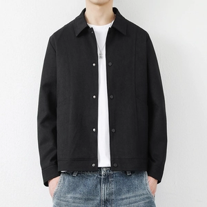 Minimalistische schwarze Herren-Freizeitjacke mit Reverskragen und Druckknöpfen